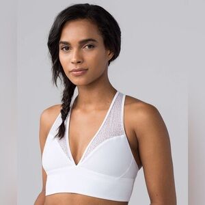Lululemon Twist & Train Bra in white with mesh panels size 6